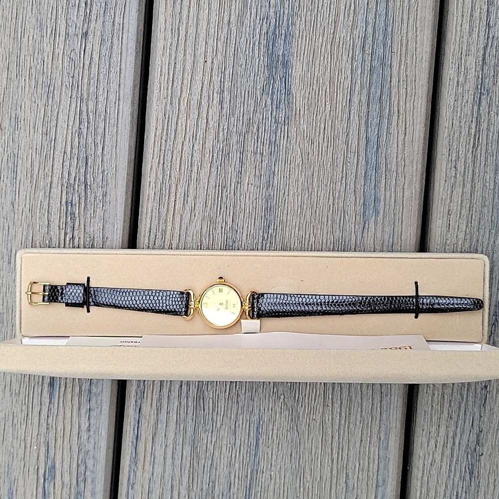 Avon Analog Vintage Quartz Watch